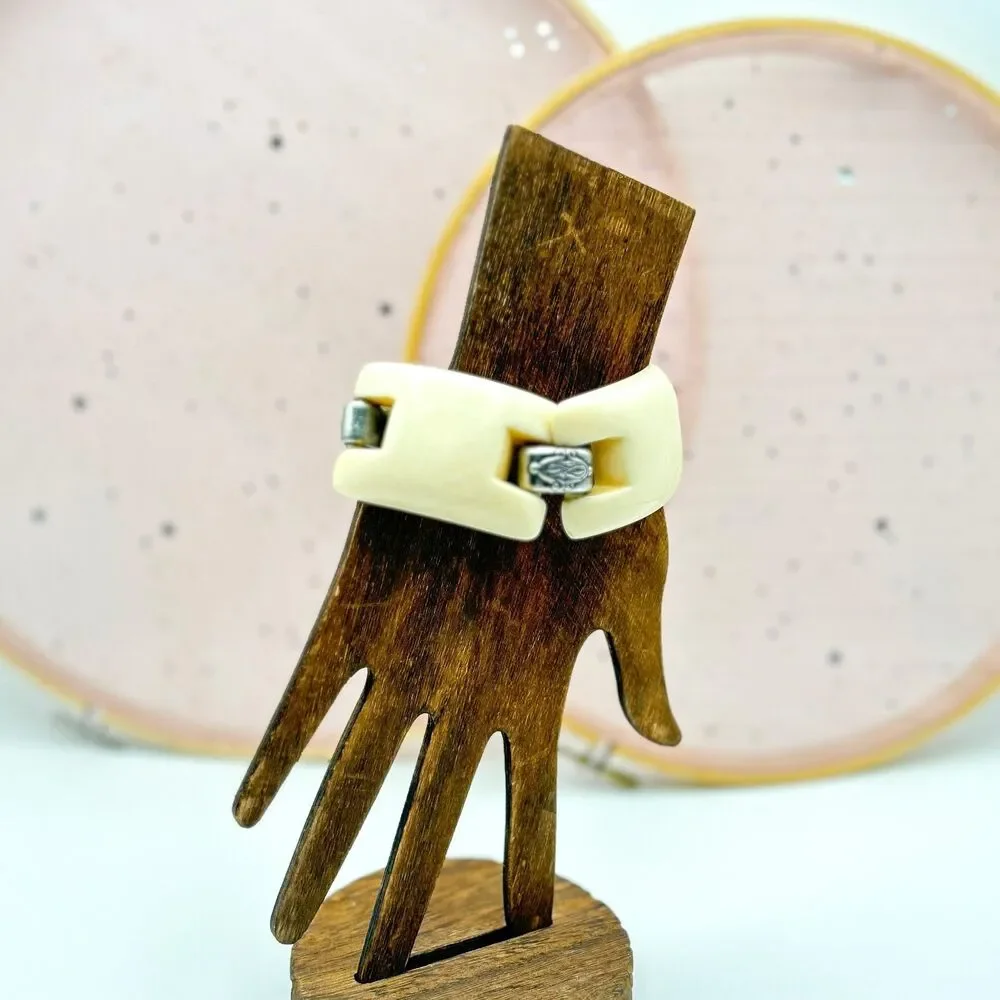 Vintage Ben-Amun Signed Lucite Bangle Bracelet Cream Silver Tone Modernist 7